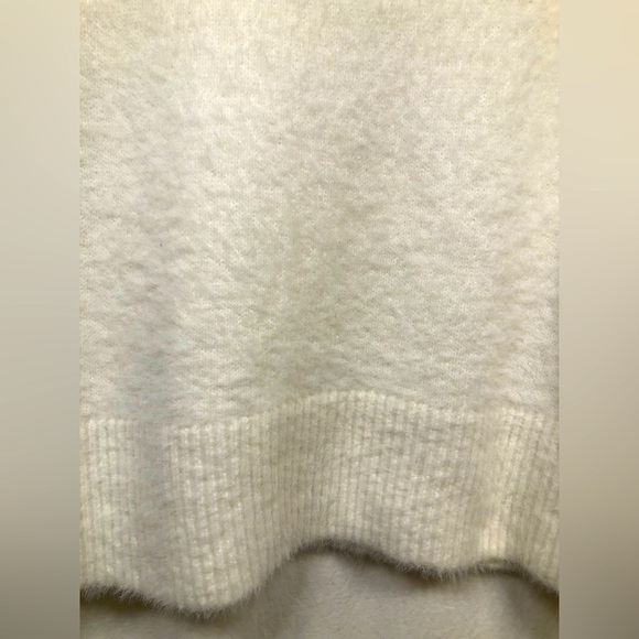 H&M Cream Fuzzy Mock Neck Pullover Womens Sweater XS - Picture 13 of 16
